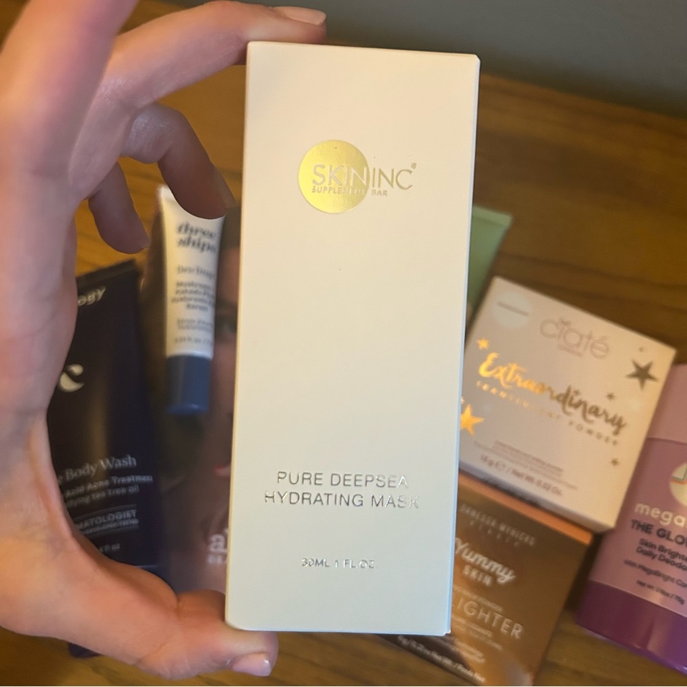 Beauty Box with Skincare and Makeup Products - Picture 6 of 6